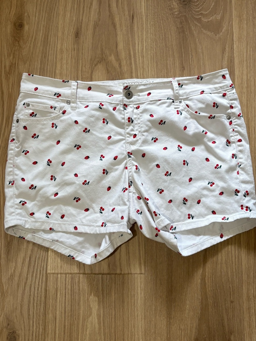 Torrid White Denim Strawberry & Cherry Print Shorts Size 14